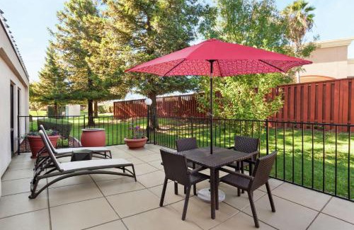 Tracy Hotel | Hampton Inn Tracy