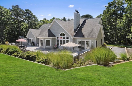 East Hampton House | Hamptons Compound w/Golf, Tennis, Pool, Basketball, Bocce, and much more!