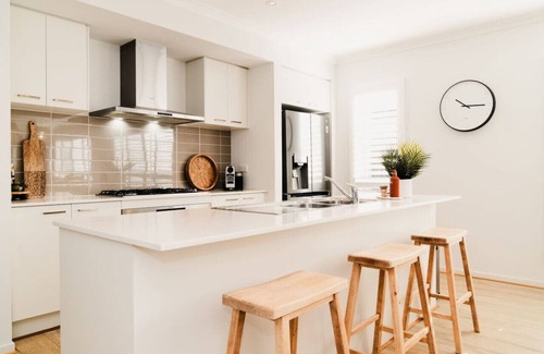 Armstrong Creek House | Hamptons Haven; Luxe 4 bedroom, 2 bathroom, WIFI