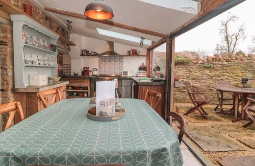 Martock Cottage | HAMSTONE COTTAGE, pet friendly, character holiday cottage in Martock