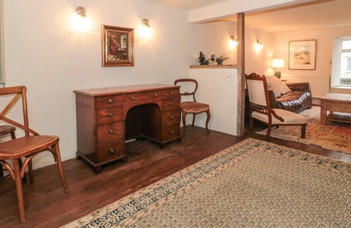 Martock Cottage | HAMSTONE COTTAGE, pet friendly, character holiday cottage in Martock