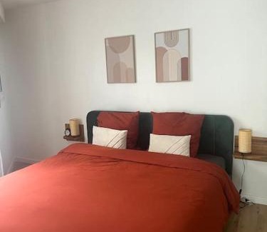 Montigny-le-Bretonneux Apartment | Hana Home 2 personnes jardin privatif business&family