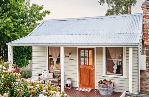 Hepburn Springs House | Hana House - Quaint country cottage with great views