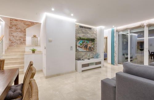 Urbanization Alcazaba Beach Apartment | Hanami Alcazaba Beach Penthouse