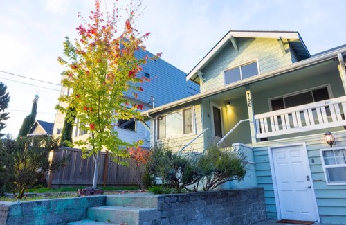 Greenwood House | Handcrafted Tiny House - Cozy Stay, Central Spot