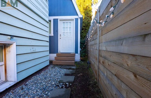 Greenwood House | Handcrafted Tiny House - Cozy Stay, Central Spot