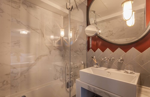 Les Halles Hotel | Handsome Hotel