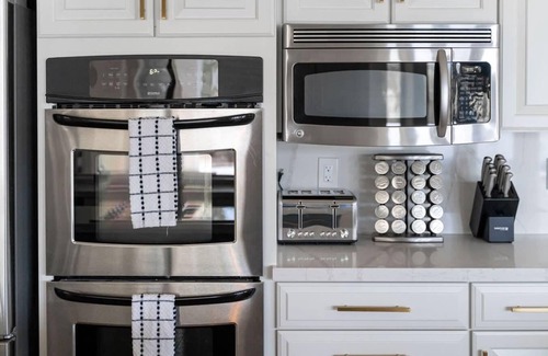 Cactus Acres House | Handsome Modern Pool, Putt, Views, Near Taliesin