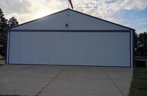 Langley House | Hangar and RV Hookup at Twin Lakes Airport S17 for Masters Week - Fly or drive