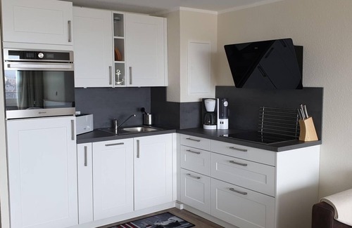 Westerland Apartment | Hanseatenhaus Apartment 52 - Modern 1-room apartment above the rooftops of