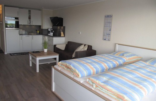 Westerland Apartment | Hanseatenhaus Apartment 52 - Modern 1-room apartment above the rooftops of