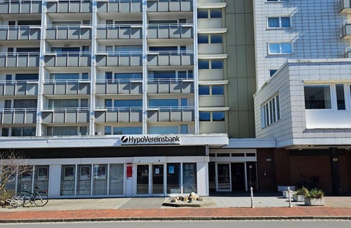Westerland Apartment | Hanseatenhaus Apartment 52 - Modern 1-room apartment above the rooftops of