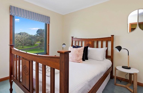 Marengo House | Happy Days - Calm Vacation Paradise Surrounded by Lush Greenery and Ocean Views