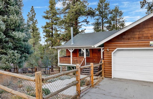 Big Bear Ski Chalet | Happy Hour Inn- Adorable Single Story Relaxing Retreat