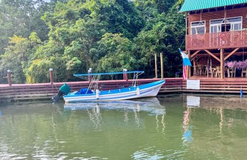 Fronteras Cabin | Happy Iguana Marina and Cabins