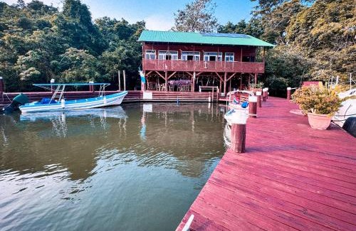 Fronteras Cabin | Happy Iguana Marina and Cabins