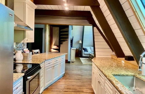 Tate House | Happy Place Hideaway