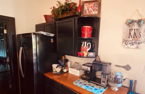 Bandera House | Happy Trails Cowboy Cabin HOT TUB POOL on 12 ac