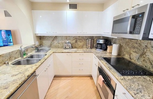 Pacific Terrace Condo | Harbor Club Luxury Condo in the Gaslamp District of downtown San Diego