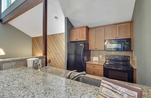 Harbor Springs Condo | Harbor Cove Condo #42 | Access to Private Beach/indoor and outdoor pools