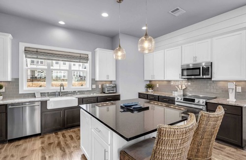 Kingsland House | Harbor House Lakefront Luxury w Boat Slip, Pool