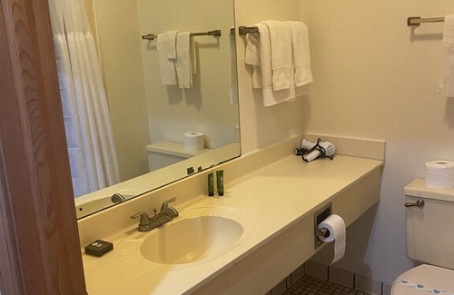 Washington Island Hotel | Harbor Inn- Waterfront Room #15 - one queen bed