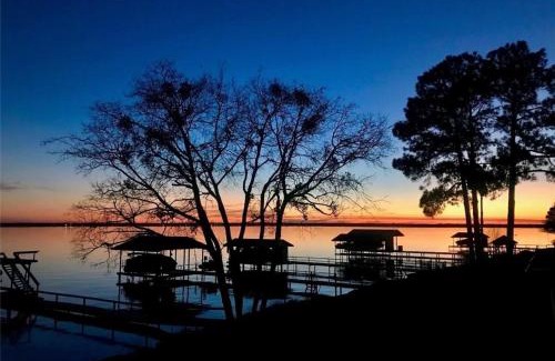 Gun Barrel City House | Harbor Point Hideaway,Sleeps 8, on open water