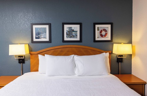 Manitowoc Hotel | Harbor Town Inn, BW Signature Collection