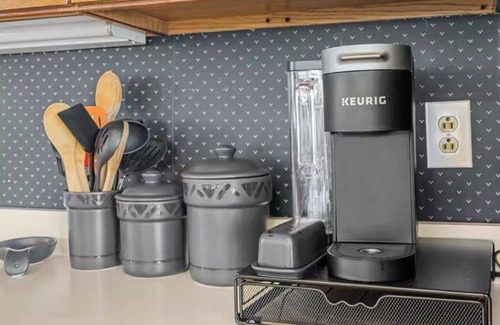 Oriental Apartment | Harborview! Sleeps up to 10. Spa and beside The Bean!