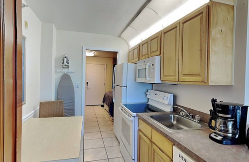 Lenox Park Condo | Harbour Beach Resort 505 | Views + Resort Amenities