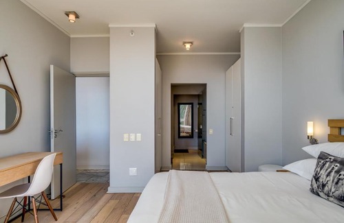 Victoria and Alfred Waterfront Apartment | Harbour Bridge 417