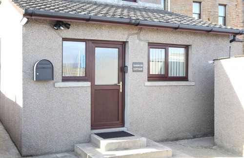 Stromness House | Harbour Cottage - A Beautiful Two Bed Townhouse Overlooking Stromness Harbour