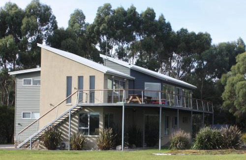 Strahan House | Harbour Lookout