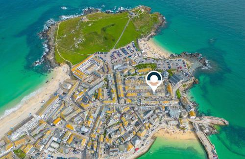 St Ives House | Harbour Moorings