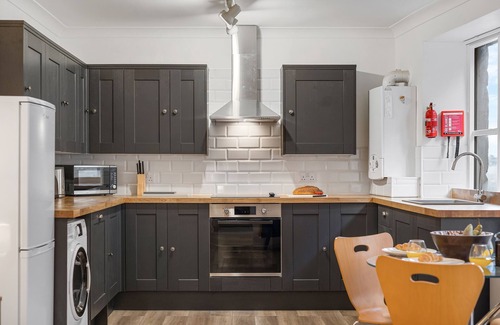 Mylor Churchtown Apartment | Harbour Steps is the ideal bolthole for two looking to stay in the hustle and bustle of Falmouth; on