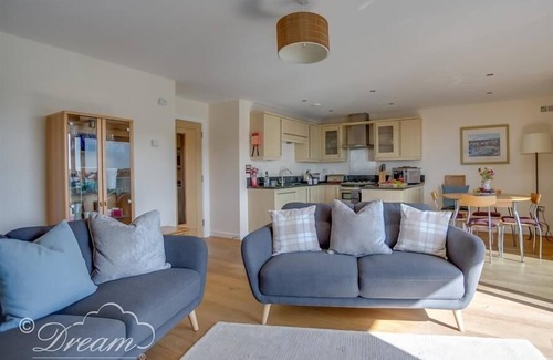 West Bay Cottage | HARBOUR VIEW APARTMENT in West Bay