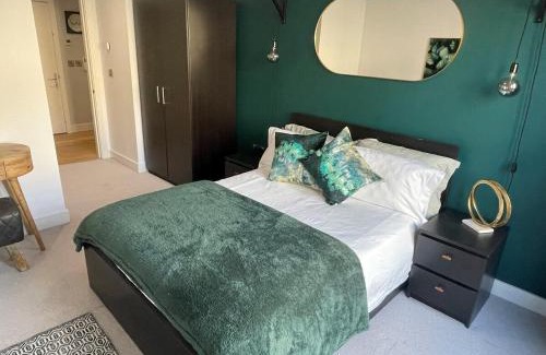 Canon's Marsh Apartment | Harbourside Hideaway - Superb Flat with Terrace