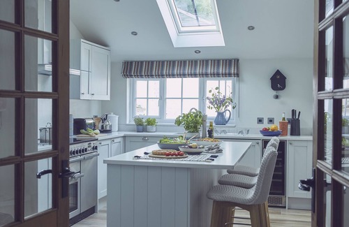 Craster Cottage | Harbourway - a pet friendly that sleeps 8 guests in 4 bedrooms