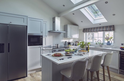 Craster Cottage | Harbourway - a pet friendly that sleeps 8 guests in 4 bedrooms