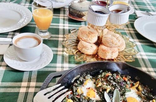 Rideau Lakes Bed & Breakfast | Harlem Stonegate B&B