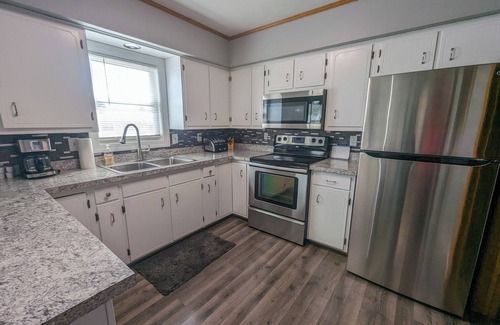 Bismarck House | Harmon Haven 2-bedroom house in amazing central Bismarck with AC!