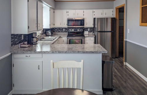 Bismarck House | Harmon Haven 2-bedroom house in amazing central Bismarck with AC!