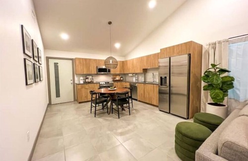 McAllen House | Harmony home, enjoy your living!