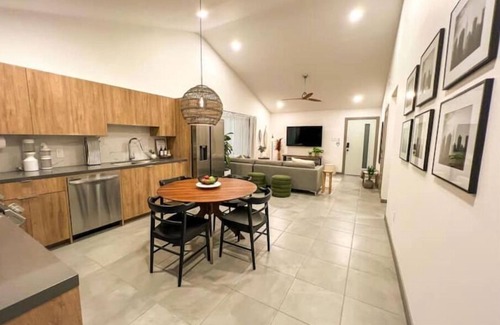 McAllen House | Harmony home, enjoy your living!