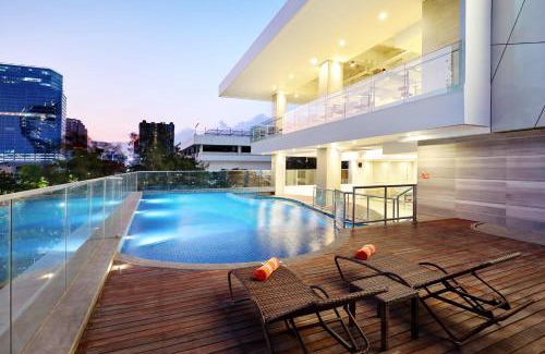 Suko Manunggal Hotel | HARRIS Hotel & Conventions Bundaran Satelit Surabaya