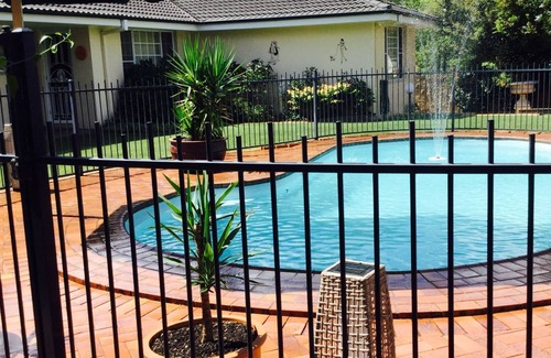 Bathurst Villa | Harris St Hideaway - FOXTEL and free Wifi