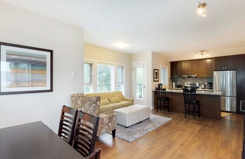 Harrison Hot Springs House | Harrison Lake View Suites: Three Bedroom Grand Suite with MountainView (1)