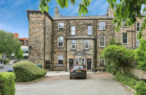 Harrogate City Centre Apartment | Harrogate Self Catering - Harrogate Convention View Suite - 5 En-suite Bedrooms