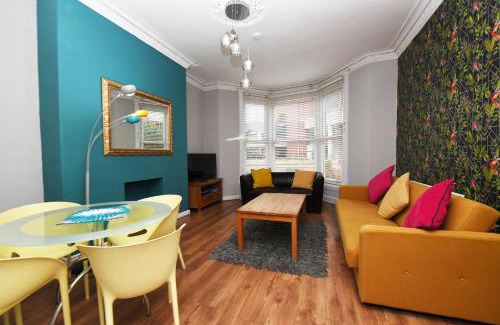 Harrogate City Centre Apartment | Harrogate Self Catering - Harrogate Convention View Suite - 5 En-suite Bedrooms