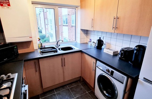 Watford Apartment | Harry Potter themed 'Apartment 9 3/4'. Just 10 min walk to Warner Bros Studios!